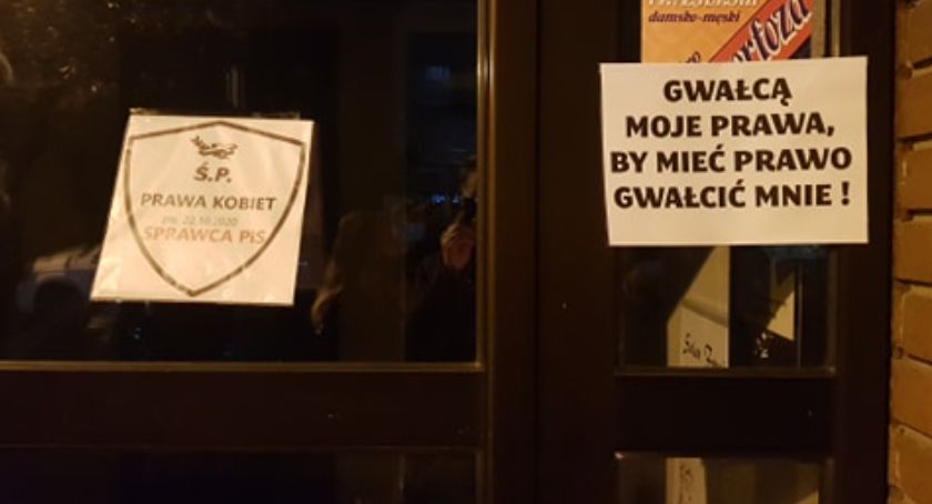 Strajk Kobiet Sochaczew - spacerujemy i  #nieskładamyparasolek 