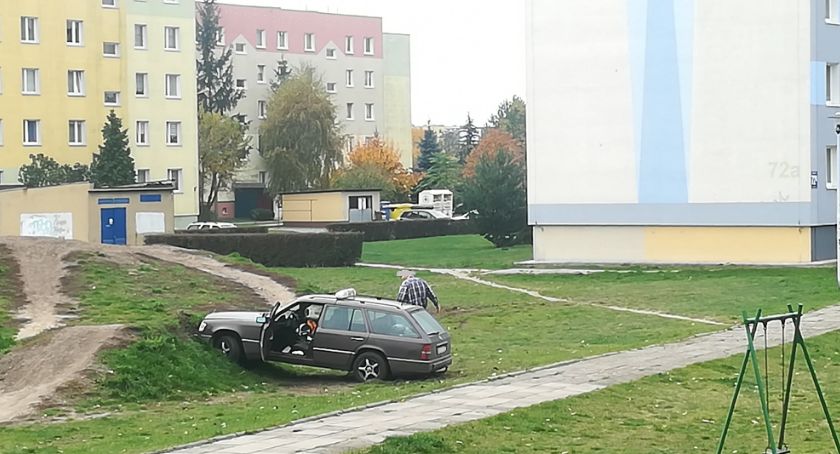 Osiedle Targowa - tymczasem przy placu zabaw 