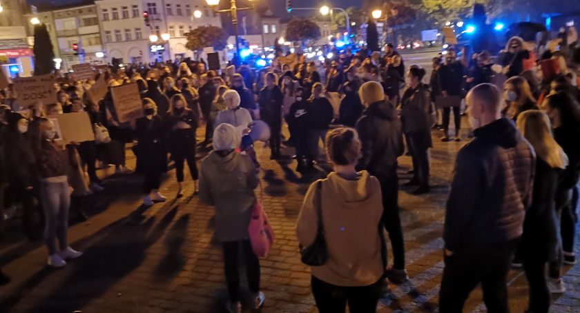 Protesty Sochaczew - dziś rolnicy wesprą kobiety jabłkami na odporność