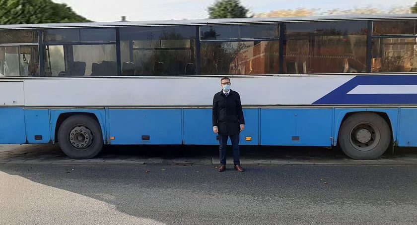 Wójt Damian Jaworski - jest dofinansowanie na przewóz autobusowy dla mieszkańców 