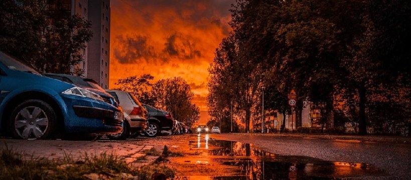 73-latek porysował kobiecie auto  