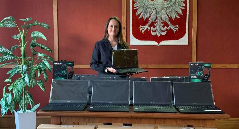 Młodzieszyn.Kolejne komputery do nauki zdalnej trafią do uczniów