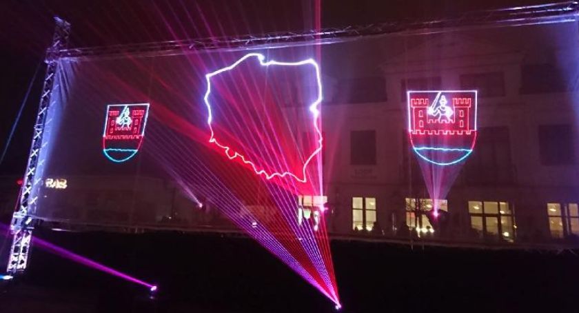Święto Niepodległości z pokazem laserowym - przypominamy wydarzenia z lat ubiegłych [foto, wideo]