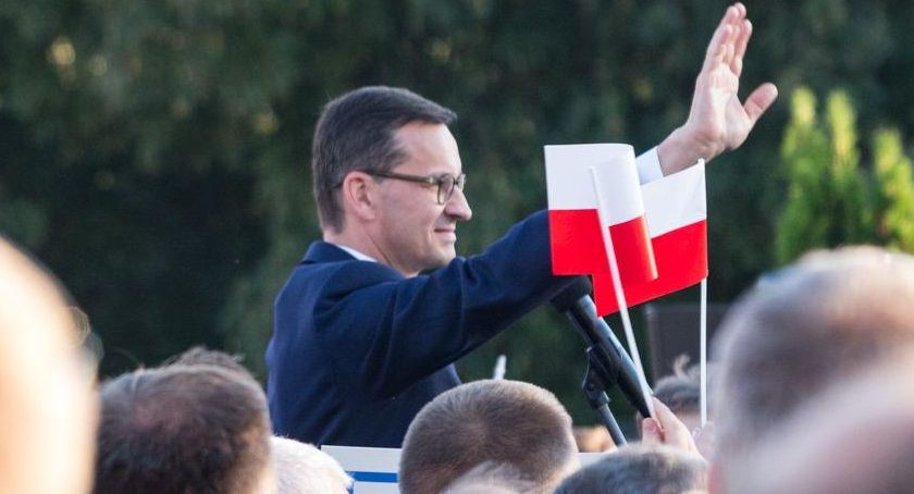 Premier o kwarantannie i szczepionkach dla mieszkańców 