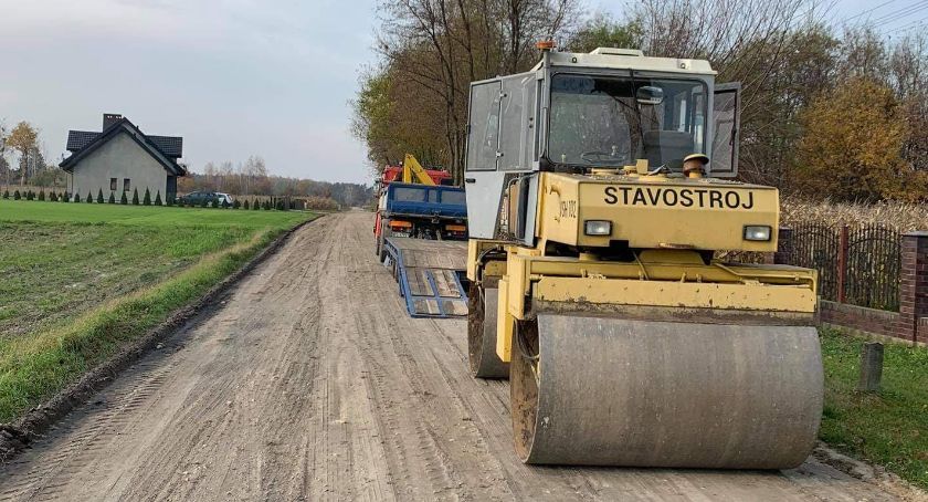 Kolejne prace remontowe dróg gminnych w gminie Młodzieszyn