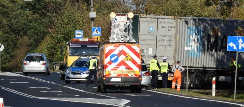 Zderzenie dwóch ciężarówek i osobówki na DK 92