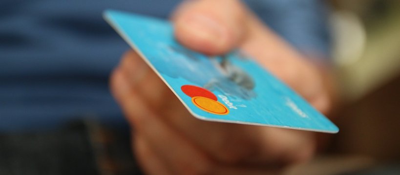 28-latek płacił za zakupy skradzioną kartą 