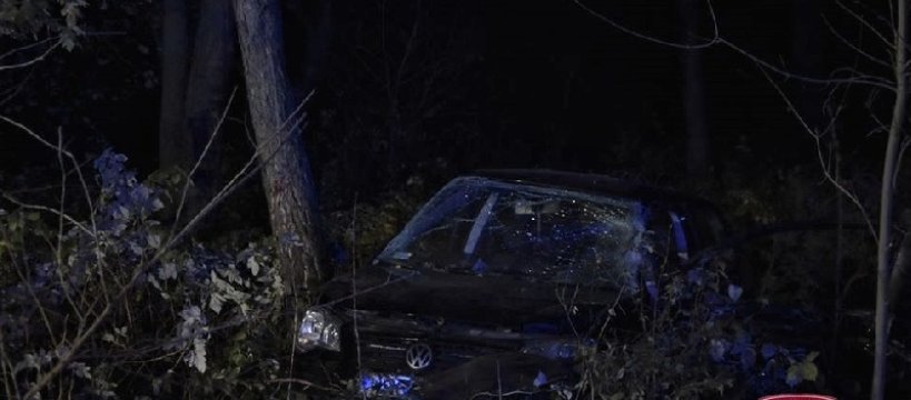 19- latka straciła panowanie nad pojazdem i uderzyła w drzewo 