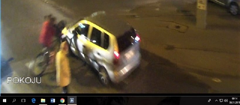 Rozpędzony rowerzysta wjechał wprost pod koła samochodu 