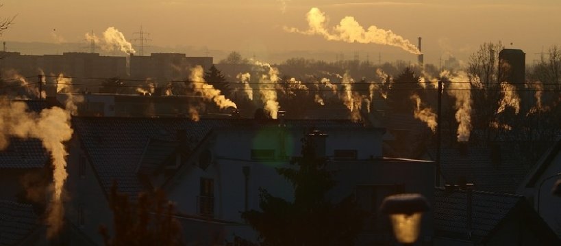Policja sprawdzi czym palimy w piecach - urząd walczy o lepsze powietrze 