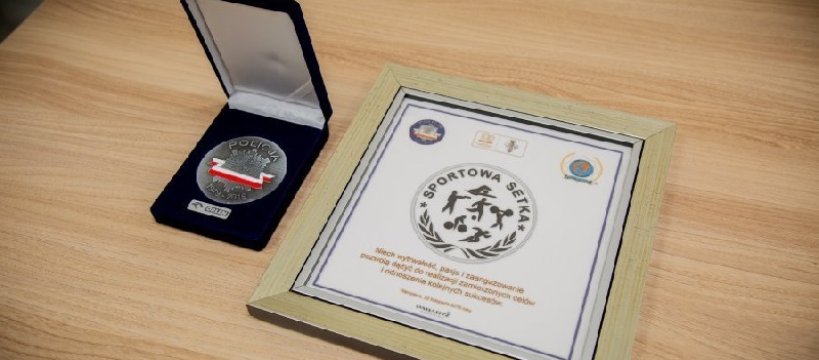 Stu najlepszych policyjnych sportowców wyróżnionych. Wśród nich sierż. Katarzyna Żak