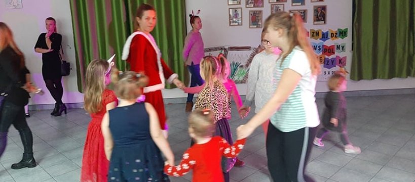 Bal w gminie Rybno – dzieci z radością witały św. Mikołaja