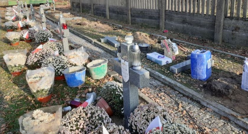 Prace remontowe i wymiana ostatnich krzyży na cmentarzu wojennym w Juliopolu