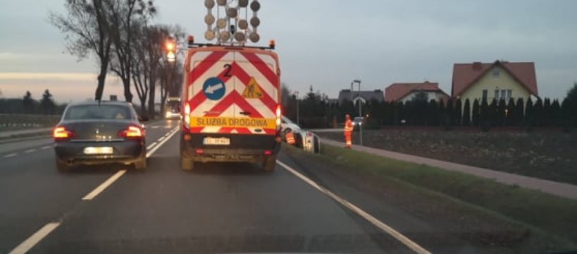 Samochód w rowie na DK50