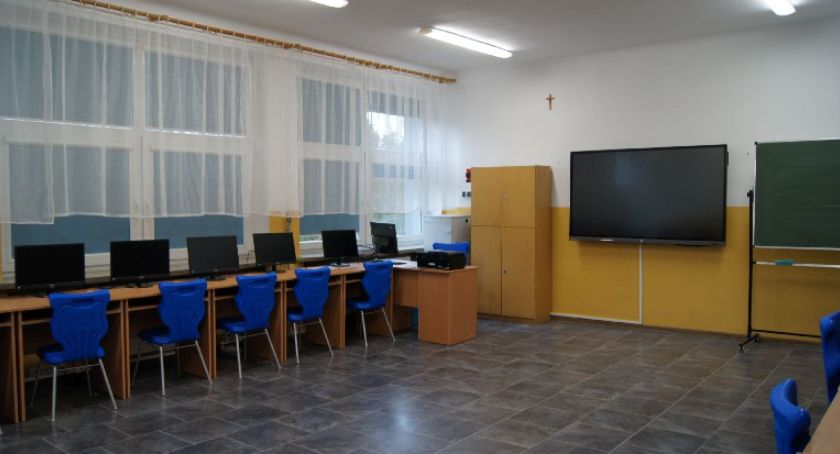 Marszałek Mazowsza wspiera szkoły z powiatu sochaczewskiego