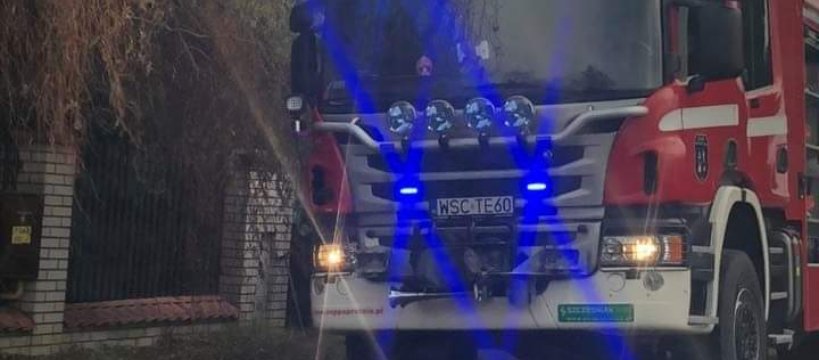 Kobieta nie dawała oznak życia. Z pomocą ruszyli strażacy 