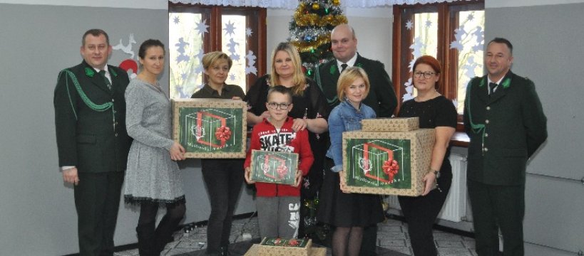 ,,Myśliwska paczka" zawitała do Domu Dziecka w Giżycach