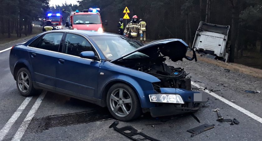 Zderzenie trzech pojazdów w Kamionie 