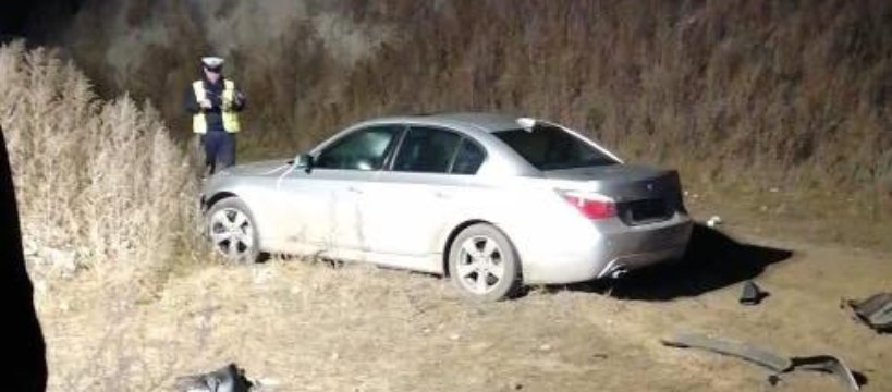 Pojazd wypadł z drogi w miejscowości Paprotnia - poszkodowana jedna osoba