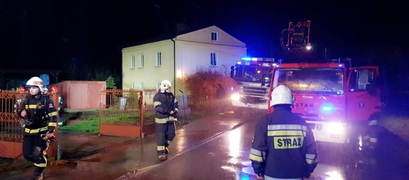 Pawłówek. Pożar sadzy w przewodzie kominowym