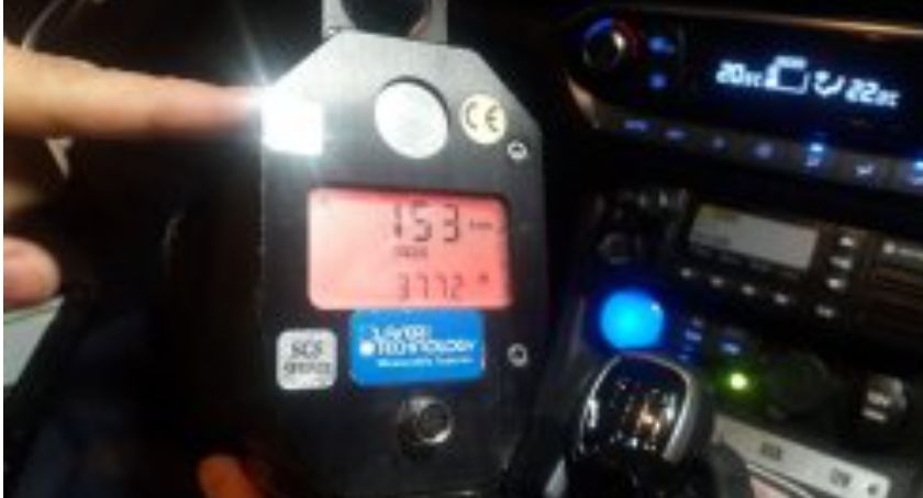 Kierowca BMW pędził 153 km/h w terenie zabudowanym