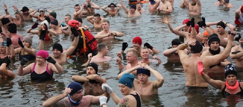 Morsowanie? Czemu nie - około 100 osób kąpało się w Bzurze