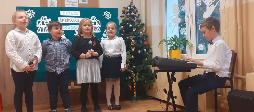 Dzieci śpiewają Jezusowi