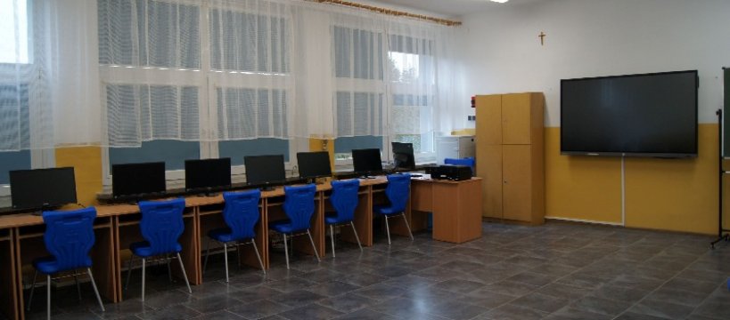 NOWA PRACOWNIA KOMPUTEROWA W SZKOLE PODSTAWOWEJ W KAMIONIE
