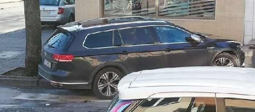 Przejścia dla pieszych - brak miejsc parkingowych budzi fantazje 