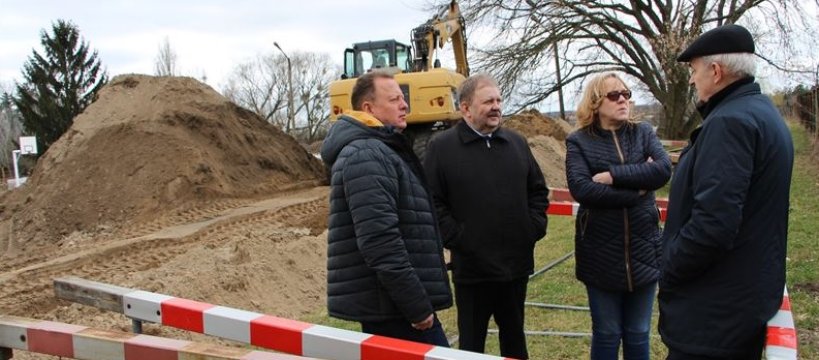 Ruszyły prace na boisku w Chopinie