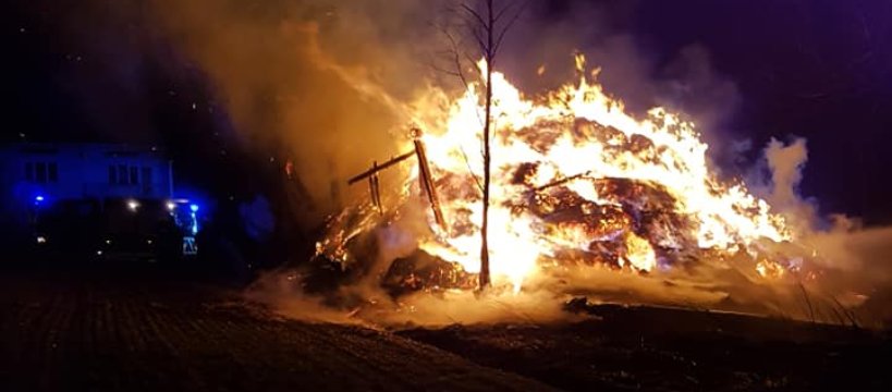 Pożar stodoły w Piotrowie: cztery zastępy walczyły z żywiołem 