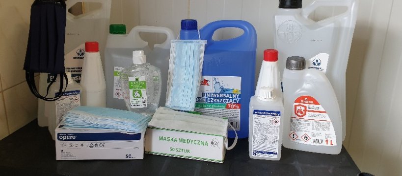 Radni Gminy Iłów przekazali środki ochrony osobistej szkołom oraz strażakom 