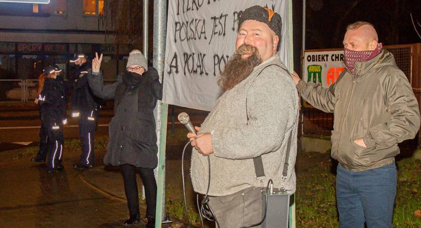 Mowa nienawiści i sypanie soli - oto Sochaczew z innej rzeczywistości  