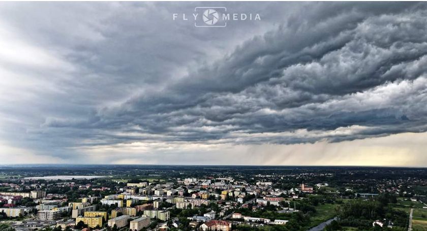 Miasto Sochaczew - dron sprawdzi czym palimy w piecach 