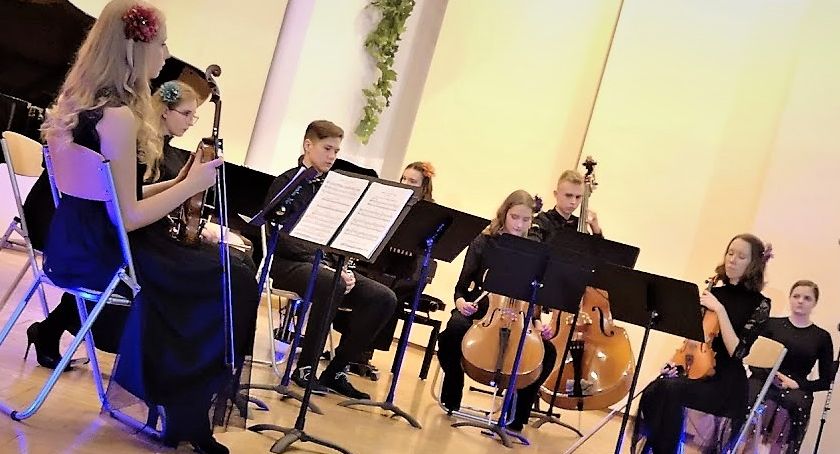 Szkoła Muzyczna w Sochaczewie zaprasza na Koncert Świąteczny