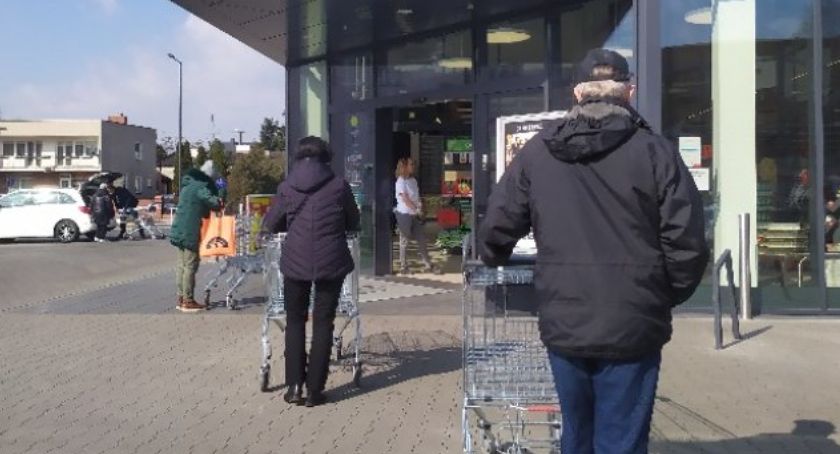 Tłumy na mieście i w sklepach - do kiedy można zrobić zakupy 31 grudnia w Sochaczewie