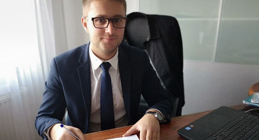 Wójt Damian Jaworski przekazuje kolejne środki na rzecz gminy 