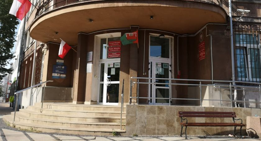 Szczepienia przeciw COVID-19 - ratusz organizuje bezpłatny transport do punktów  