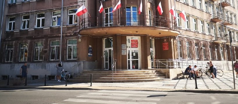 Pracownicy samorządowi - tarcza wyklucza możliwość obniżenia pensji 