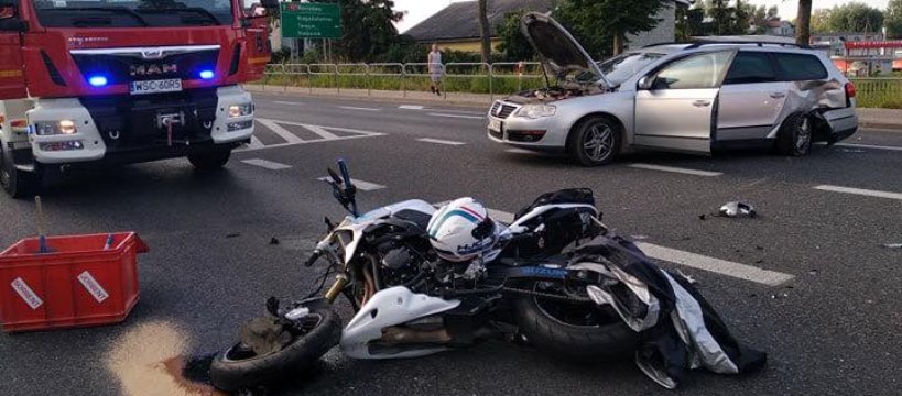 Zderzenie motocykla z osobówką w miejscowości Paprotnia 