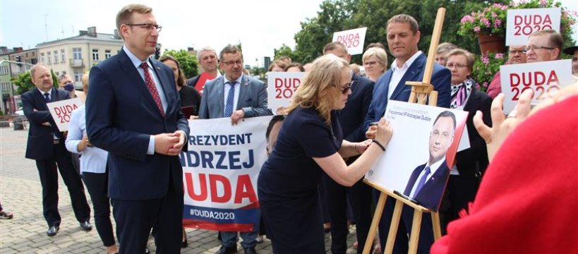 Radny Robert Gajda pyta urzędników o agitację wyborczą na stronie powiatowej [wideo]