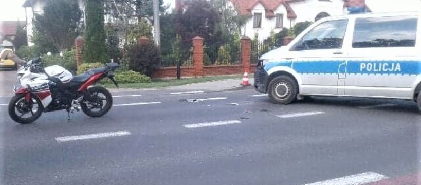 Zderzenie motocyklisty z radiowozem policyjnym 