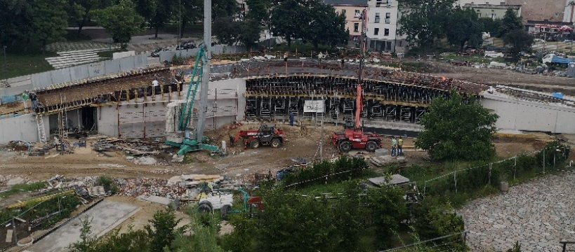 Amfiteatr rośnie - czy mieszkańcom podoba się nowa inwestycja?