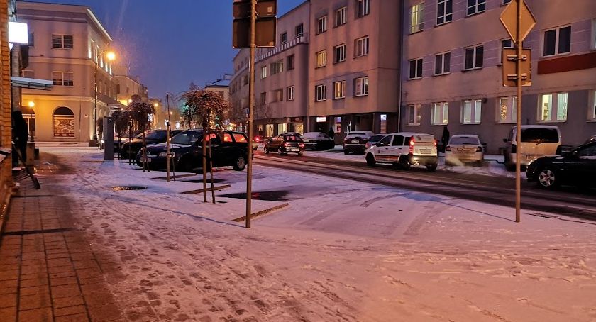 Drogi w powiecie sochaczewskim - ślizgawka na ulicach i chodnikach 