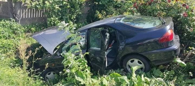 Stare Budy: Auto wpadło do rowu 