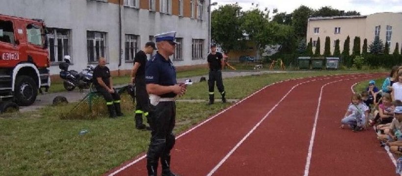 Spotkanie w SP3: z policjantem i strażakami o bezpiecznych wakacjach 