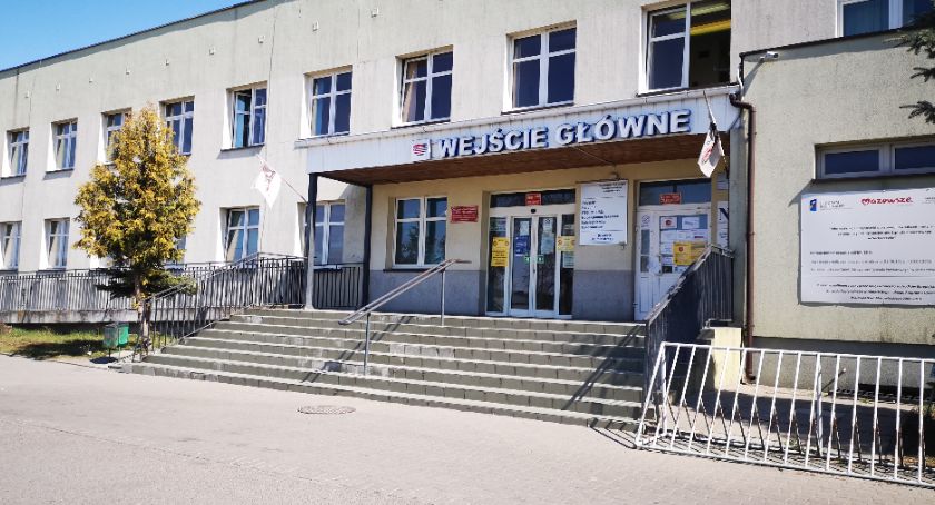 Szczepienia przeciw COVID-19 - kadra szpitala chce kontroli procesu