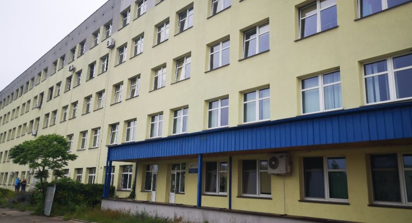 Położne oraz pielęgniarki ze szpitala - dlaczego nie wypłacono nam dodatków covidowych?