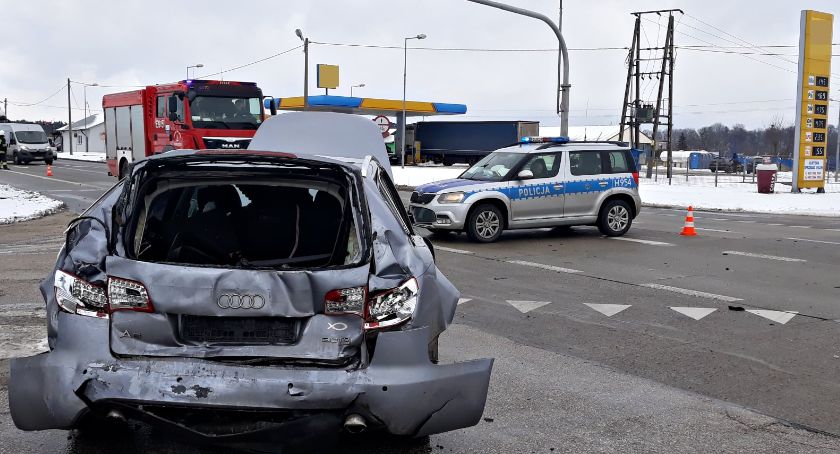Wypadek w Młodzieszynie - poszkodowana osoba trafiła do szpitala 