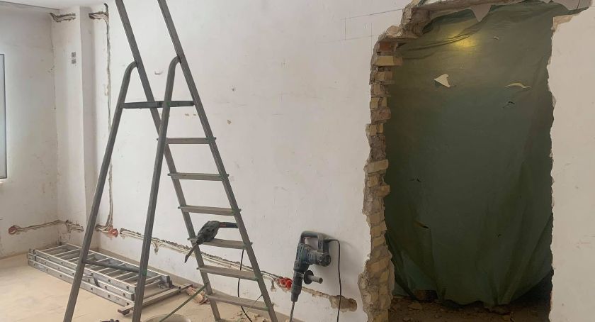 Trwa remont Gabinetu Rehabilitacji w Młodzieszynie